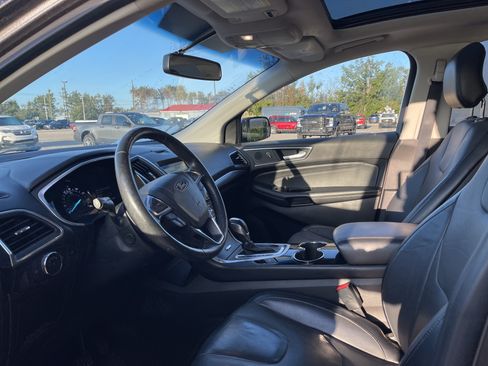 Used 2018 Ford Edge Titanium w/ Equipment Group 301A AWD/4WD image 10