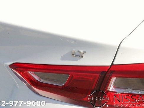 Used 2024 Chevrolet Malibu LT FWD image 9