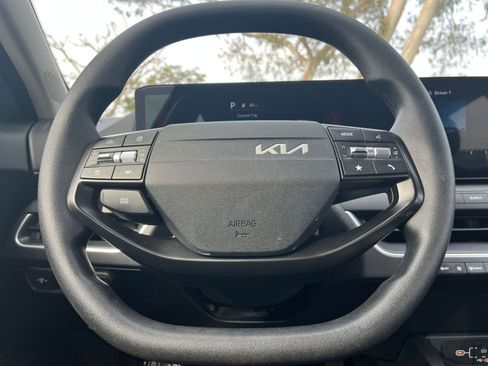 Used 2025 Kia K4 LXS image 29
