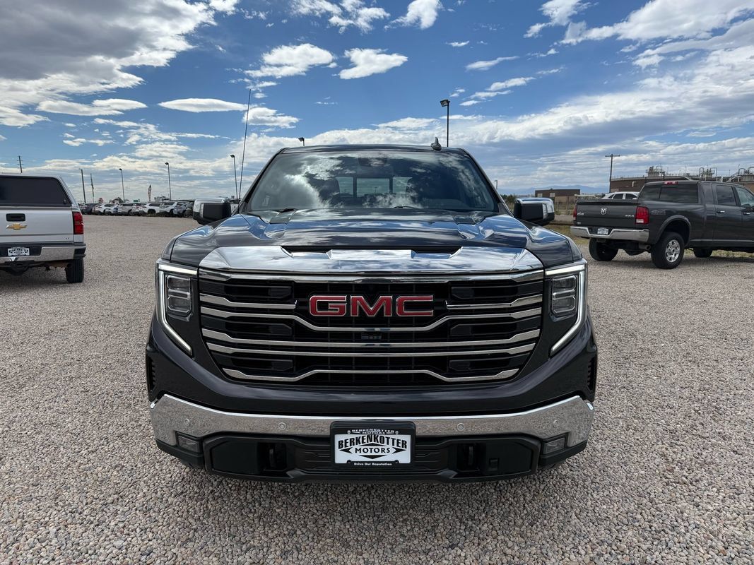 Used 2023 GMC Sierra 1500 SLT w/ SLT Premium Package AWD/4WD image 3