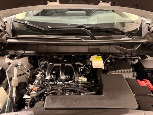 Used 2023 Nissan Pathfinder SV image 11