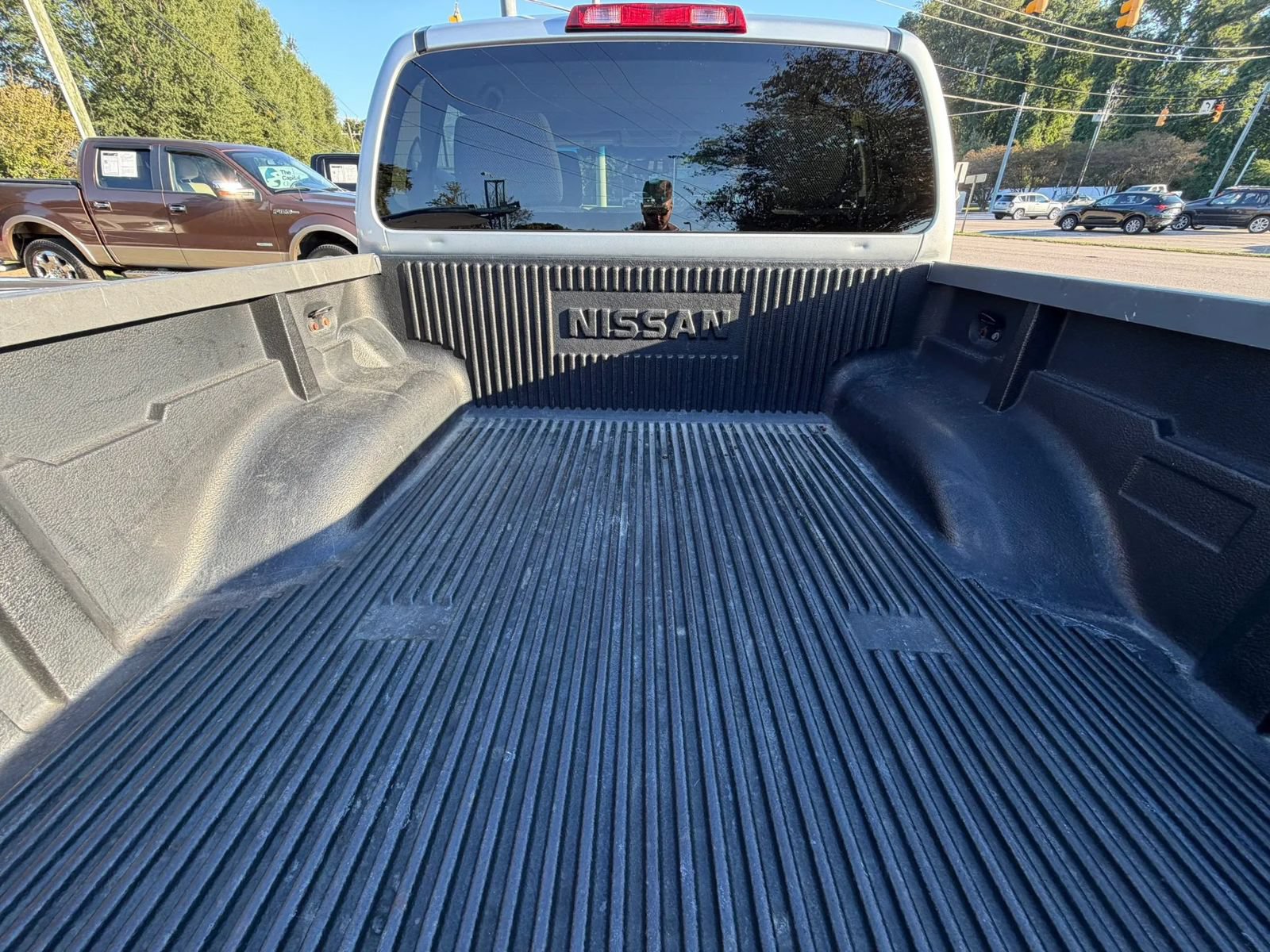 Used 2011 Nissan Frontier SV AWD/4WD image 5