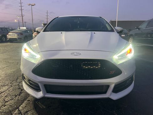 Used 2017 Ford Focus ST image 2