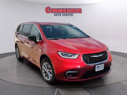 Used 2026 Chrysler Pacifica Select