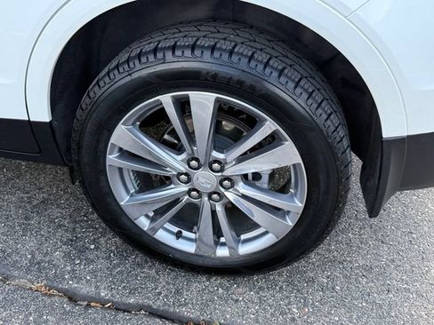 Used 2024 Cadillac XT5 Premium Luxury AWD/4WD image 5