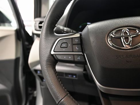 Used 2023 Toyota Sienna XLE image 24