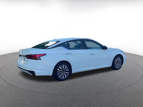 Used 2025 Nissan Altima 2.5 SV FWD image 15
