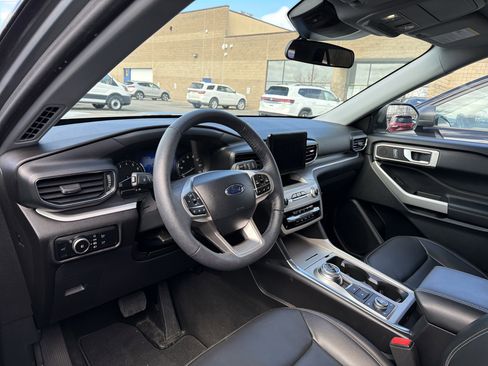 Used 2024 Ford Explorer XLT w/ Equipment Group 202A image 8