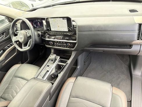 Used 2024 Nissan Pathfinder Platinum FWD image 17