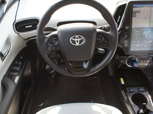 Used 2021 Toyota Prius Prime XLE image 5