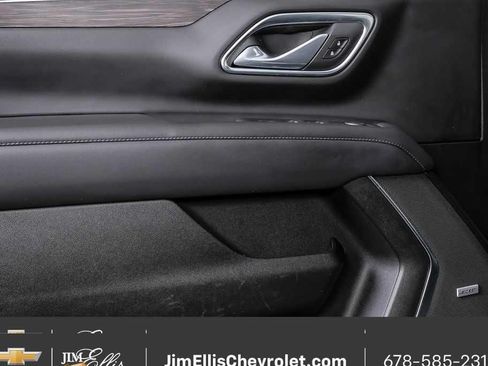 Certified 2024 Chevrolet Suburban LT RWD image 7