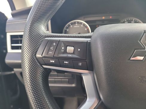 Used 2024 Mitsubishi Outlander ES image 13