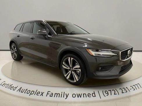 Used 2025 Volvo V60 B5 Cross Country Plus AWD/4WD image 7