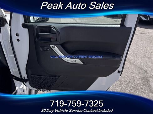 Used 2016 Jeep Wrangler Unlimited Rubicon AWD/4WD image 28