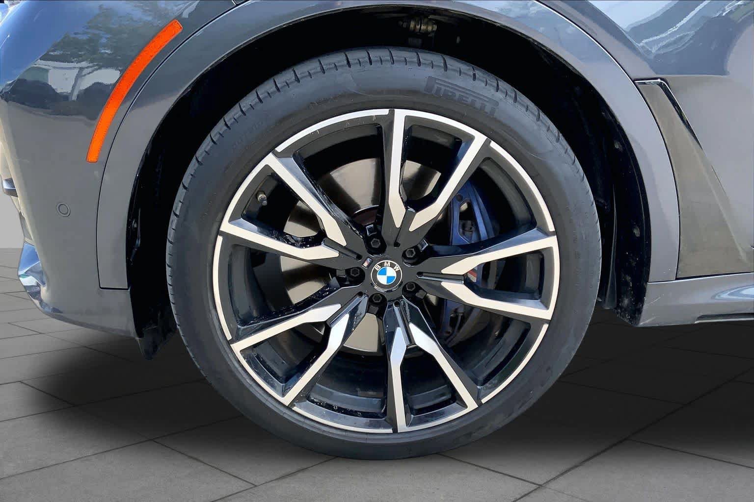 Used 2020 BMW X7 xDrive40i w/ M Sport Package AWD/4WD image 10