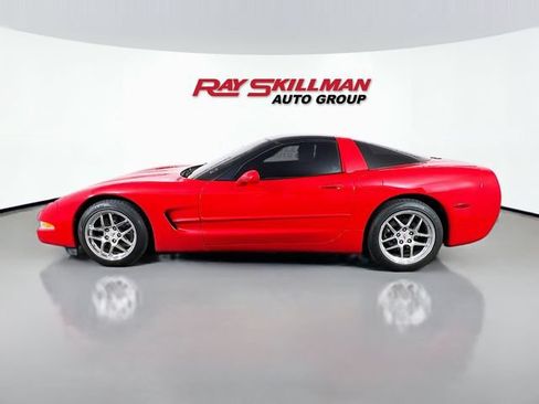 Used 2004 Chevrolet Corvette Coupe w/ Preferred Equipment Group RWD image 4