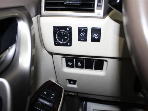 Used 2015 Lexus GX 460 w/ Premium Package AWD/4WD image 27