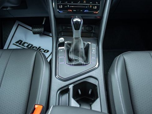 Used 2023 Volkswagen Tiguan SE image 33