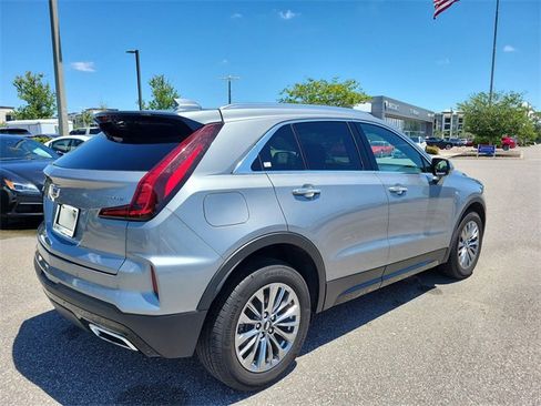 Used 2024 Cadillac XT4 Premium Luxury image 4