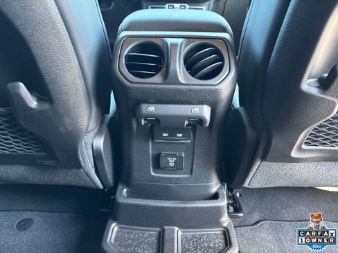 Used 2025 Jeep Wrangler Unlimited Rubicon AWD/4WD image 43