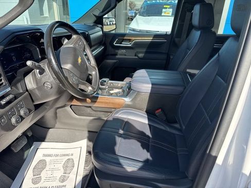 Used 2024 Chevrolet Silverado 1500 High Country w/ High Country Premium Package AWD/4WD image 13