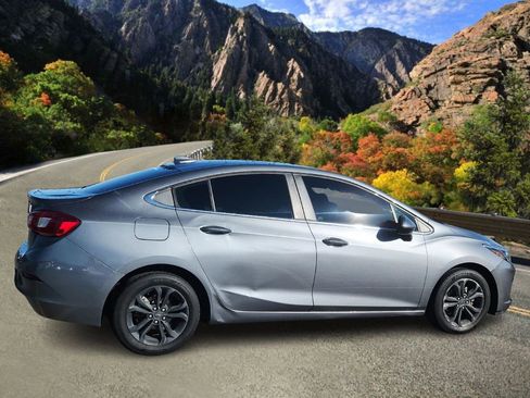 Used 2019 Chevrolet Cruze LT w/ LT Fleet Convenience Package image 2