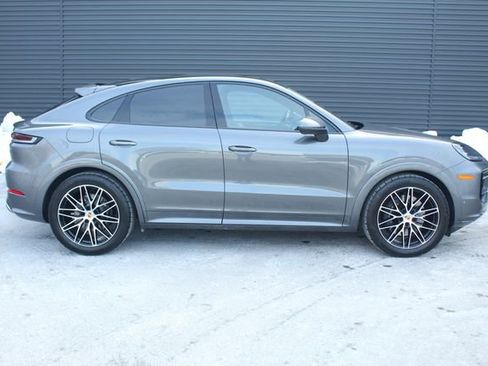 Certified 2025 Porsche Cayenne Coupe image 9