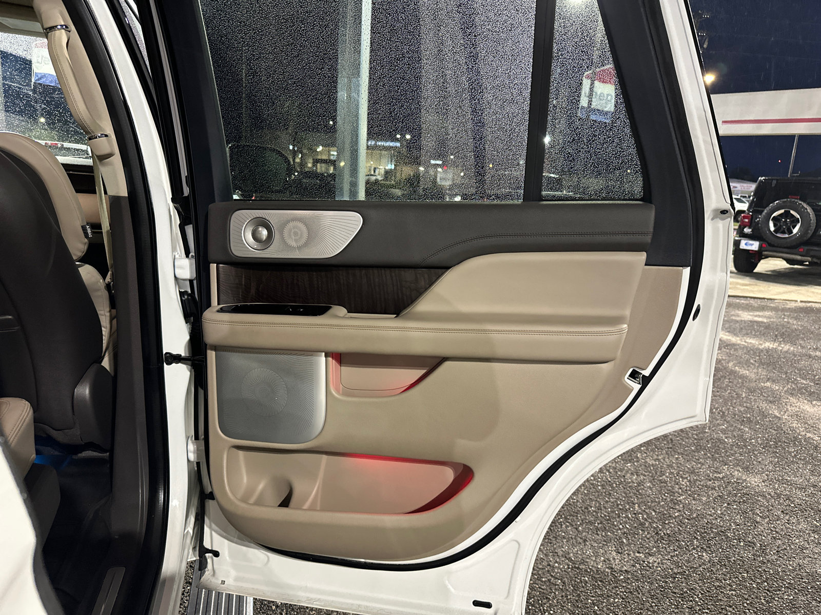 Used 2022 Lincoln Navigator Reserve AWD/4WD image 17