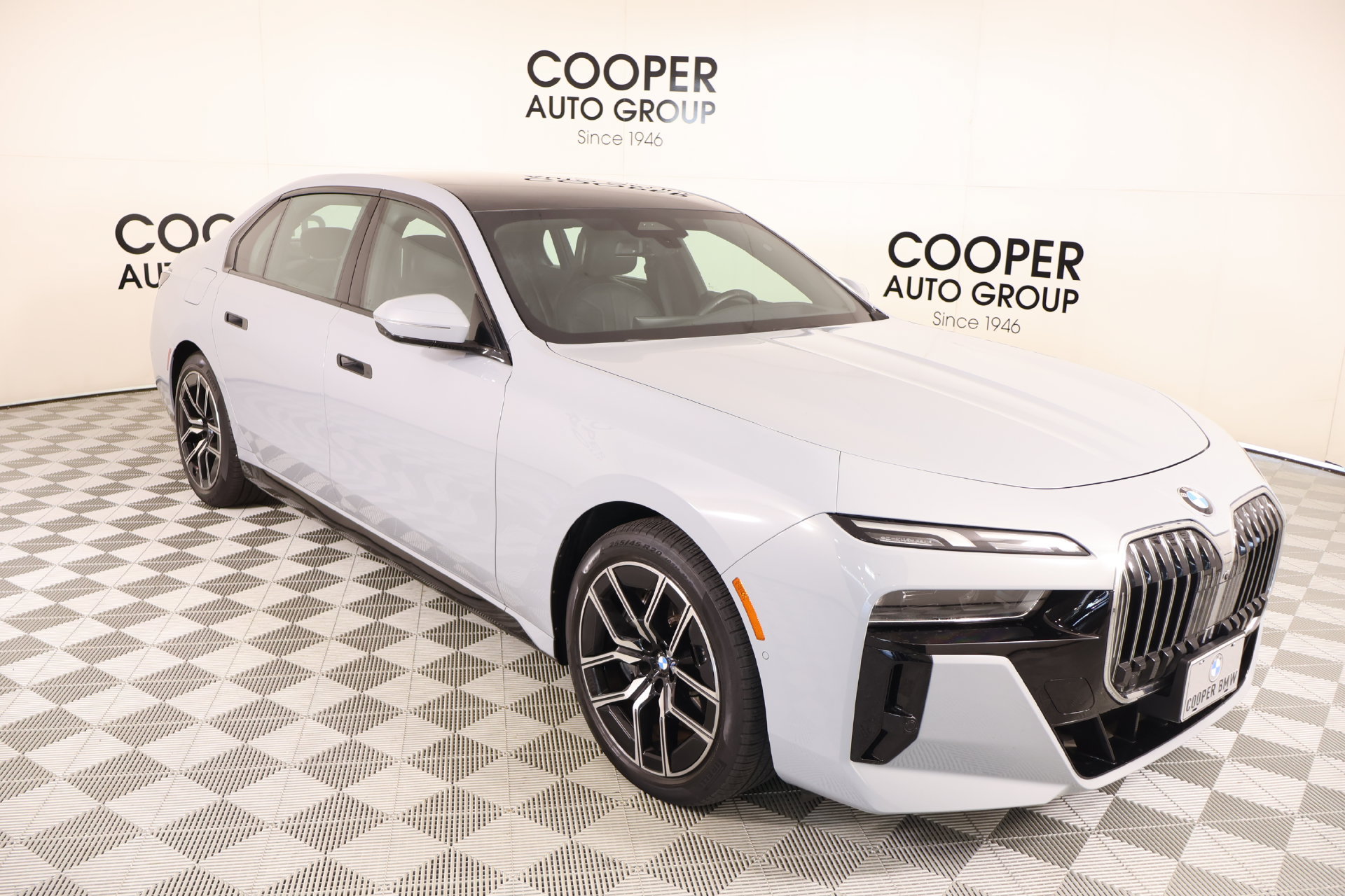 Used 2024 BMW 760i xDrive w/ Premium Package AWD/4WD image 1