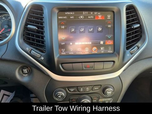 Used 2015 Jeep Cherokee Latitude w/ Comfort/Convenience Group image 29