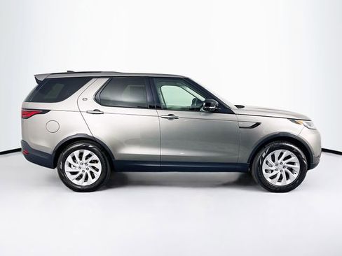 Used 2024 Land Rover Discovery S image 4