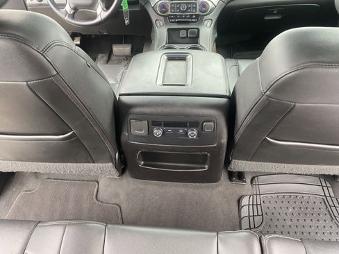 Used 2019 Chevrolet Suburban LT RWD image 22