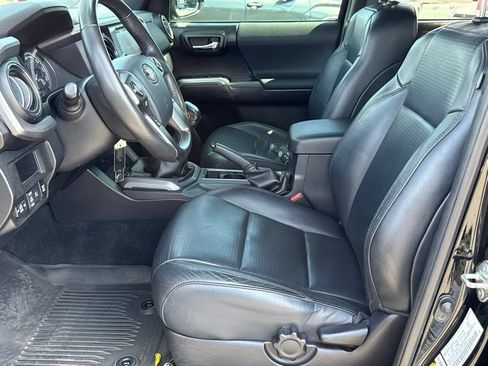 Certified 2019 Toyota Tacoma TRD Off-Road AWD/4WD image 17