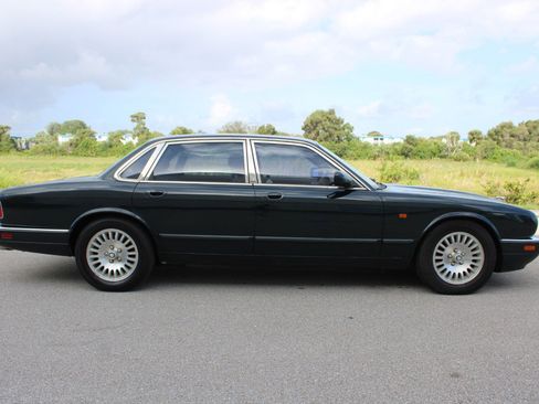 Used 1997 Jaguar XJ6 image 8