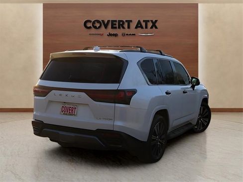 Used 2025 Lexus LX 700h Luxury image 5