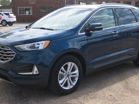 Used 2020 Ford Edge SEL w/ Cold Weather Package image 2