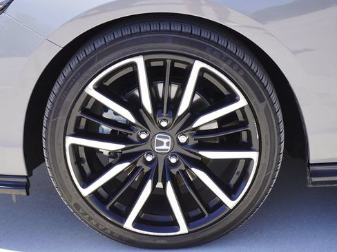 Used 2025 Honda Accord Touring image 4