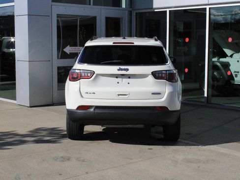 Used 2017 Jeep Compass Latitude w/ Popular Equipment Group AWD/4WD image 7