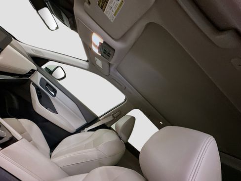 Used 2023 Nissan Rogue SL w/ SL Premium Package image 27