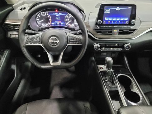 Used 2024 Nissan Altima 2.5 SV FWD image 22