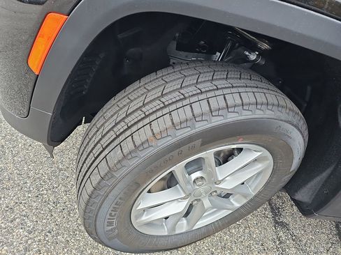 New 2025 Jeep Grand Cherokee Laredo X w/ Trailer Tow Package image 28