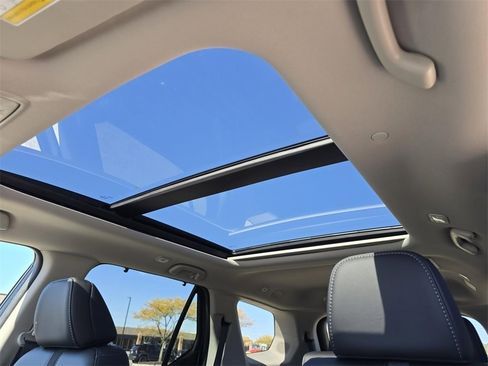 New 2025 Honda Pilot Touring image 3