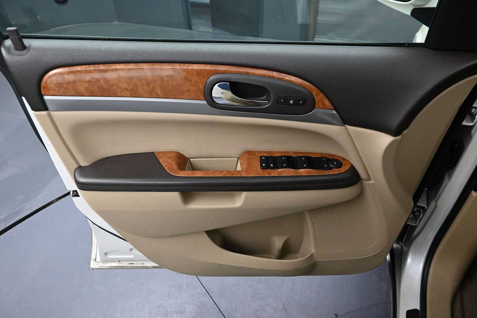 Used 2012 Buick Enclave Leather AWD/4WD image 12