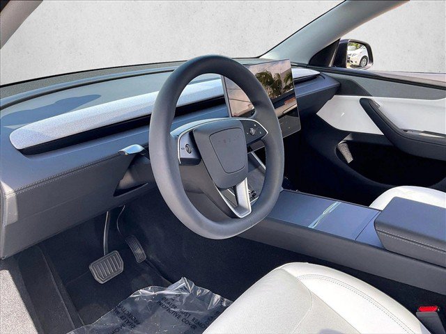 Used 2026 Tesla Model Y 2WD image 13