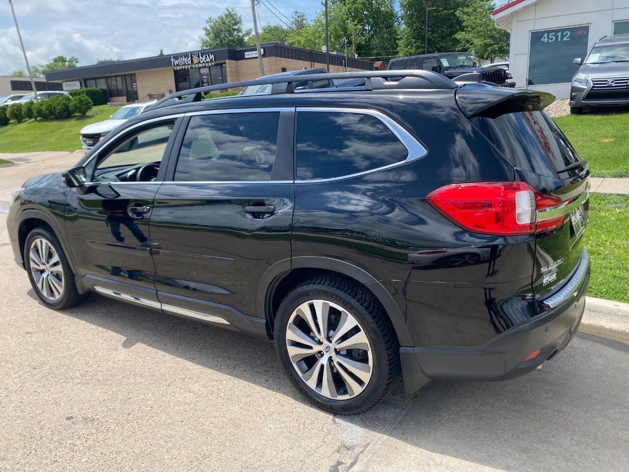 Used 2020 Subaru Ascent Limited w/ Technology Package AWD/4WD image 3