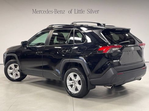 Used 2021 Toyota RAV4 XLE AWD/4WD image 3