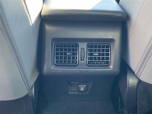 Used 2025 Toyota Camry SE image 12