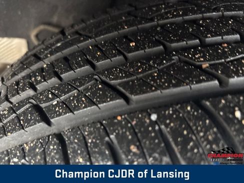 Used 2016 Chrysler Town & Country Touring image 12