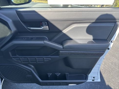 New 2024 Toyota Tacoma Limited AWD/4WD image 39