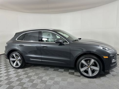 Used 2025 Porsche Macan image 8